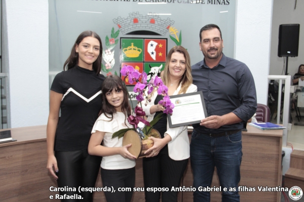 Médica é homenageada no plenário da Câmara