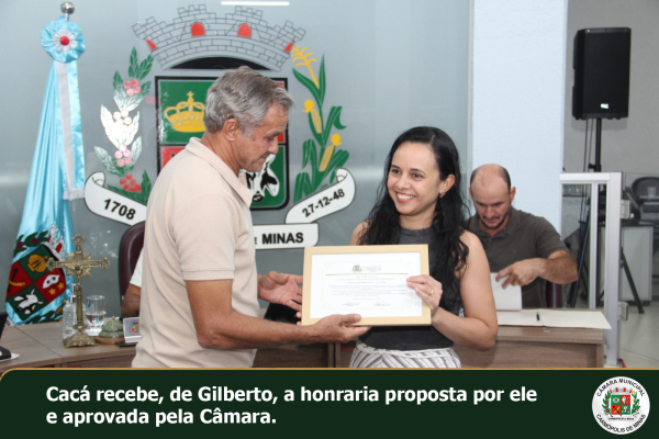 Escritora Cacá Silveira recebe moção de aplauso