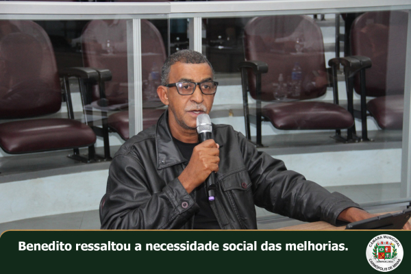 Vereador solicita iluminação em rua e manutenção em praça