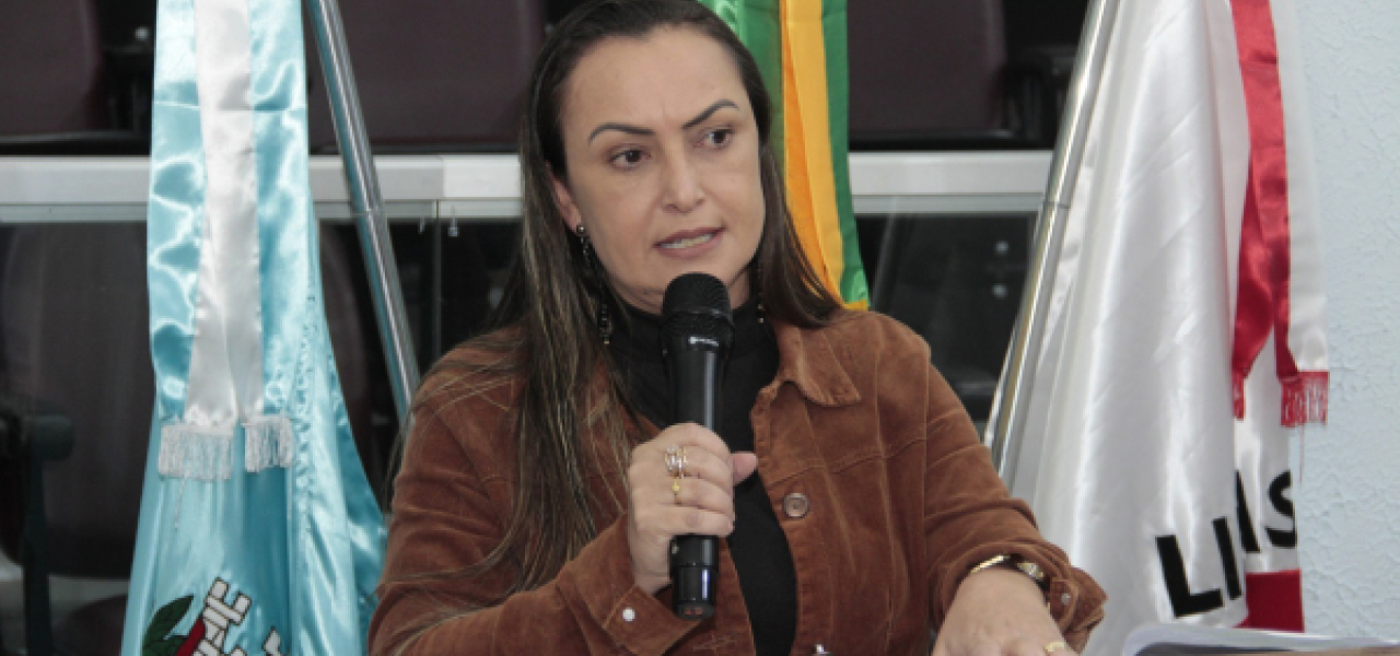 Secretária explica atrasos na publicação da fila de espera do SUS