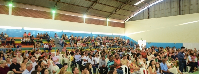 Câmara empossa prefeito, vice e vereadores