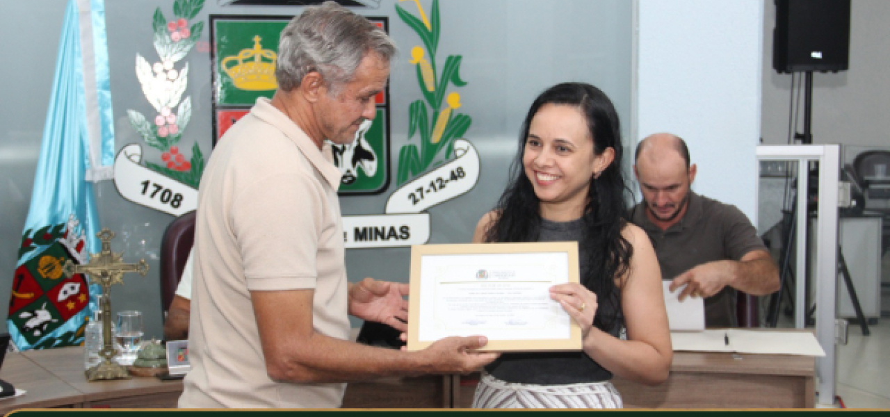 Escritora Cacá Silveira recebe moção de aplauso