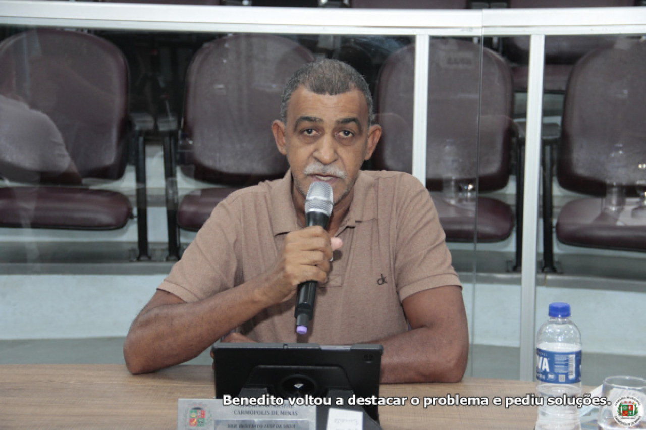 Após dois requerimentos em 2025, lotes sujos continuam incomodando moradores